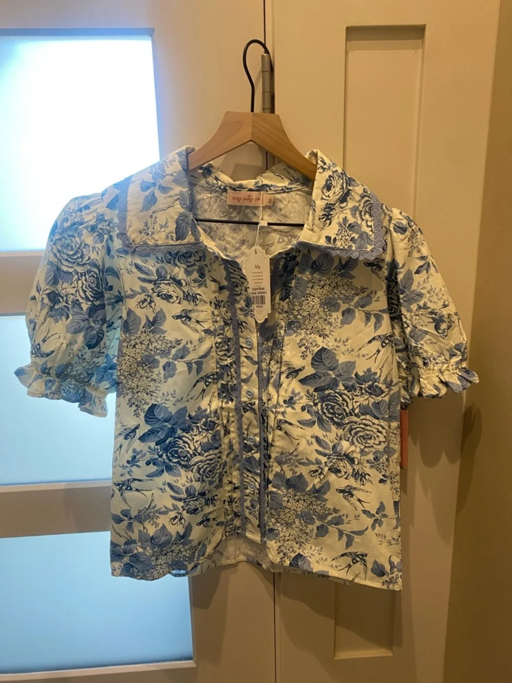 Ivy City Co Blue and White Floral Puff Sleeve Blouse - Picture 1 of 3